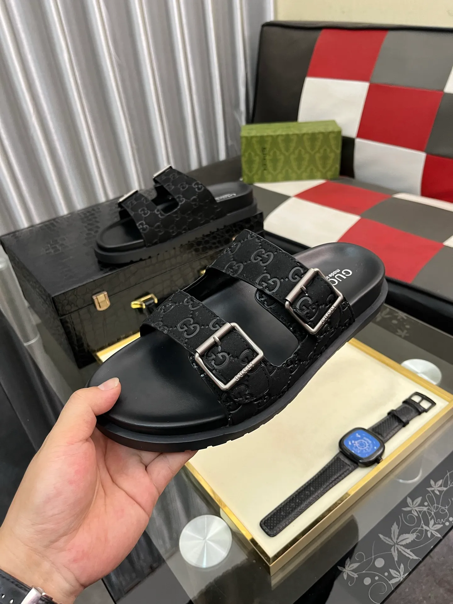 Men's shoes 💰340⌚️⌚️ (gucci-Gucci) New men's slippers, high-end boutique, made of cowhide, with exquisite embossed logo decoration on the upper, fine workmanship, super soft soles, casual, loose and comfortable, a must-have in summer! \nsize：38-44